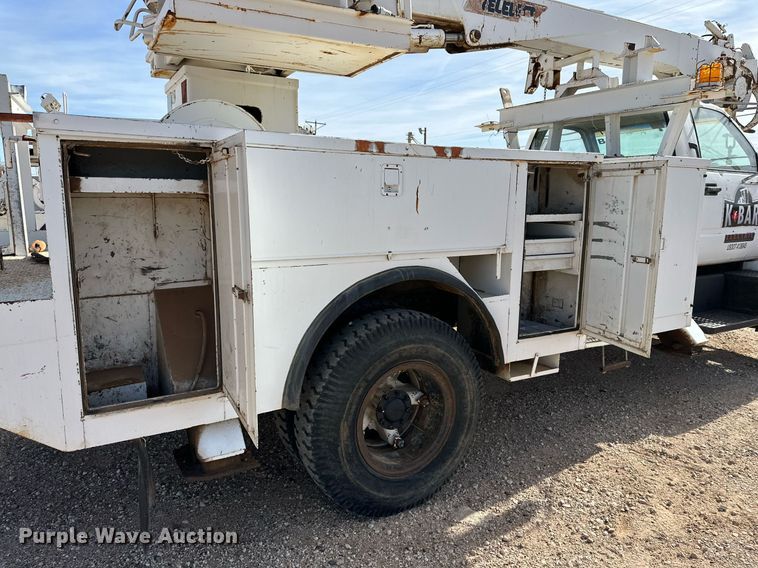 image for item IB9263 1991 GMC C6500 digger derrick truck