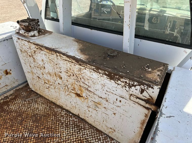 image for item IB9263 1991 GMC C6500 digger derrick truck