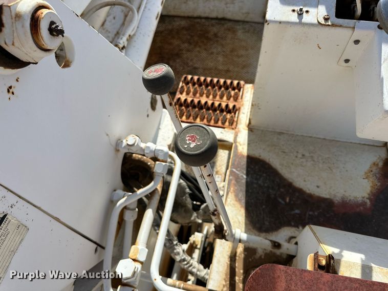 image for item IB9263 1991 GMC C6500 digger derrick truck