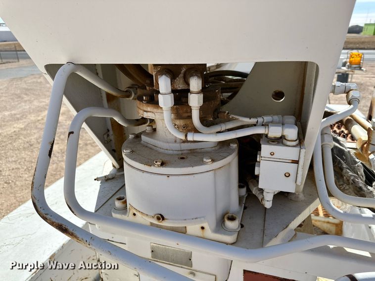 image for item IB9263 1991 GMC C6500 digger derrick truck