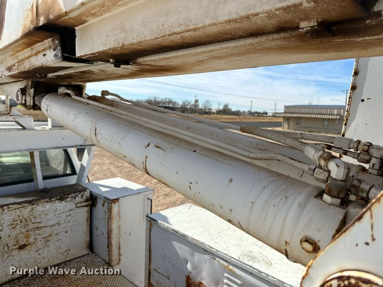 image for item IB9263 1991 GMC C6500 digger derrick truck