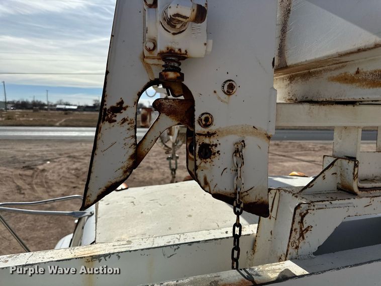 image for item IB9263 1991 GMC C6500 digger derrick truck