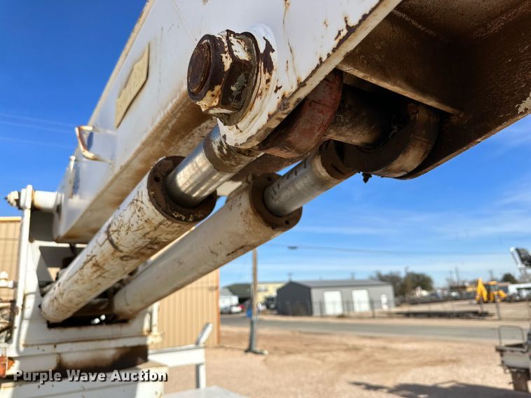 image for item IB9263 1991 GMC C6500 digger derrick truck