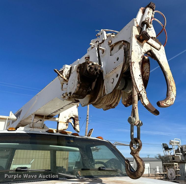 image for item IB9263 1991 GMC C6500 digger derrick truck