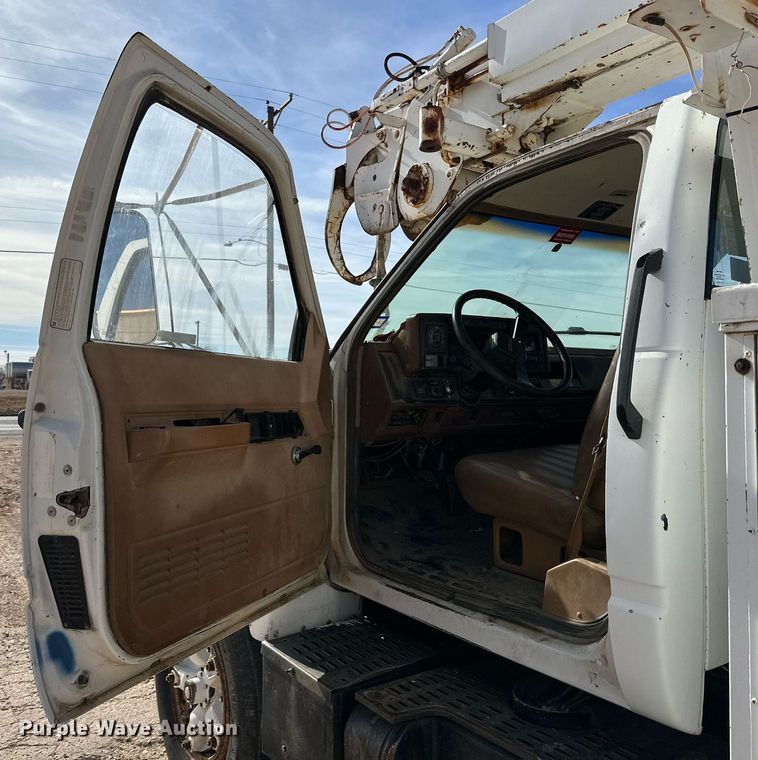 image for item IB9263 1991 GMC C6500 digger derrick truck