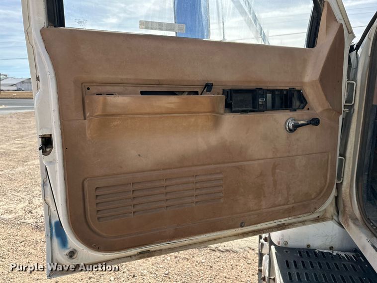 image for item IB9263 1991 GMC C6500 digger derrick truck