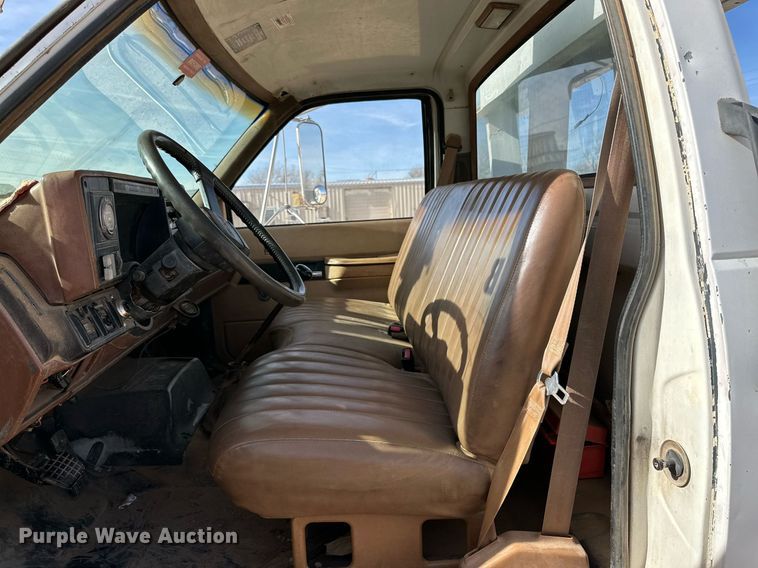 image for item IB9263 1991 GMC C6500 digger derrick truck