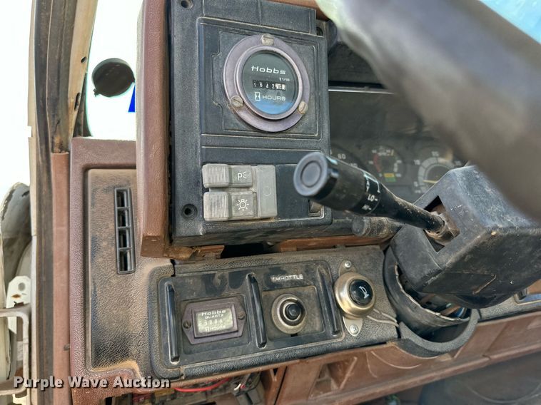 image for item IB9263 1991 GMC C6500 digger derrick truck