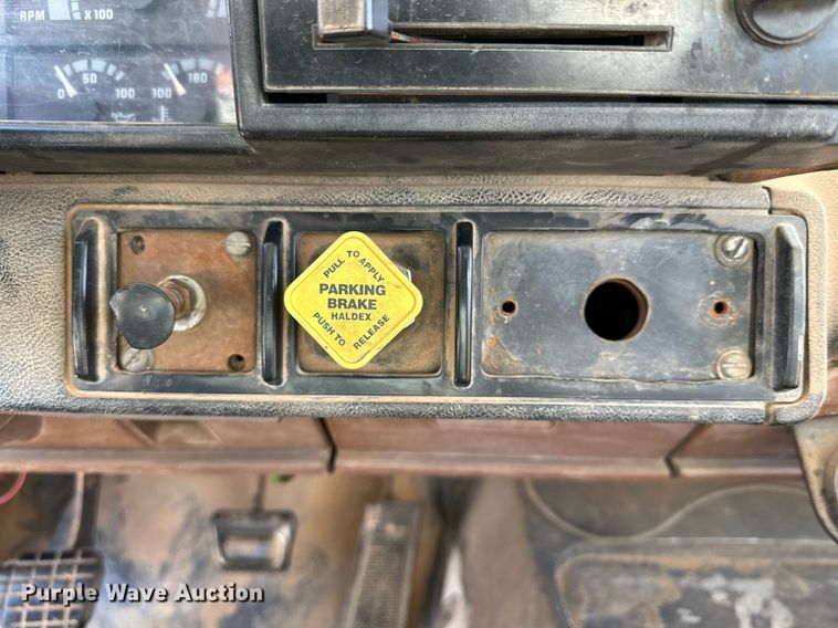 image for item IB9263 1991 GMC C6500 digger derrick truck