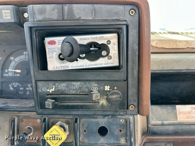 image for item IB9263 1991 GMC C6500 digger derrick truck