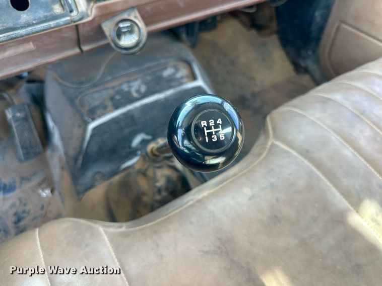 image for item IB9263 1991 GMC C6500 digger derrick truck