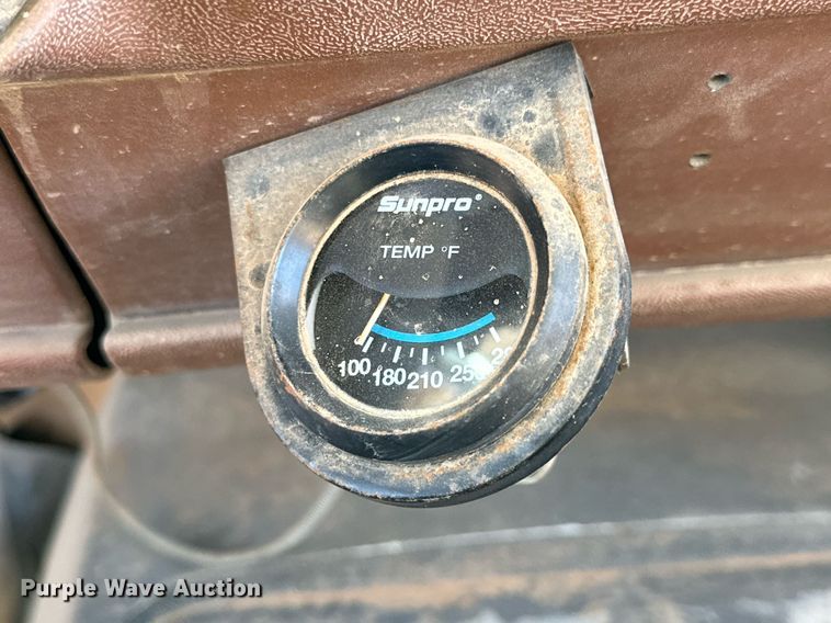 image for item IB9263 1991 GMC C6500 digger derrick truck