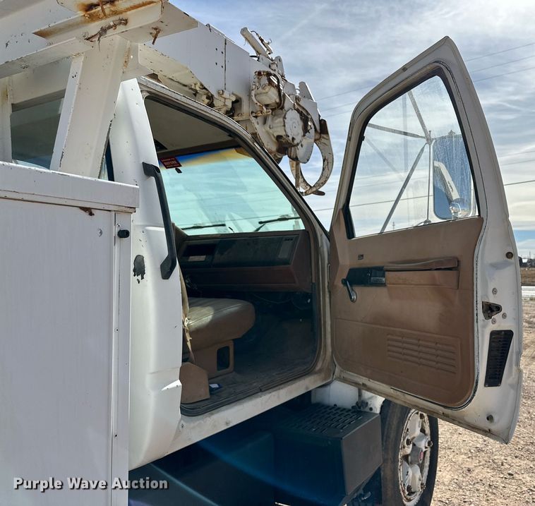 image for item IB9263 1991 GMC C6500 digger derrick truck