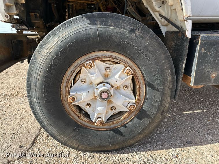 image for item IB9263 1991 GMC C6500 digger derrick truck