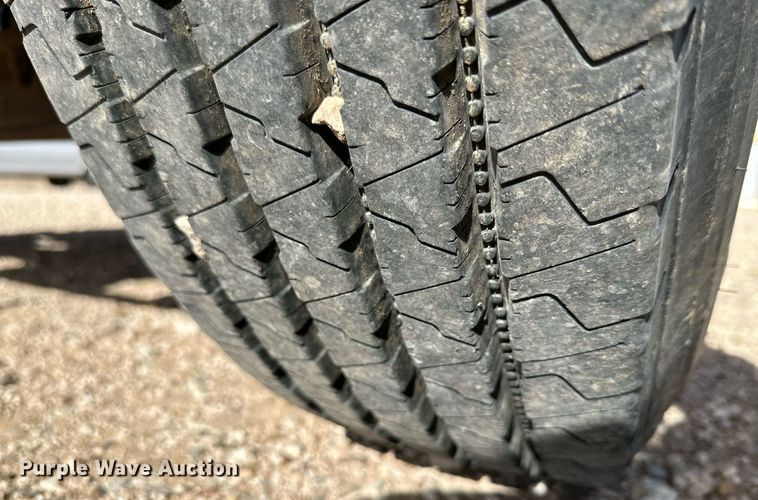 image for item IB9263 1991 GMC C6500 digger derrick truck