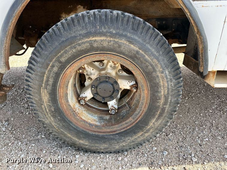 image for item IB9263 1991 GMC C6500 digger derrick truck