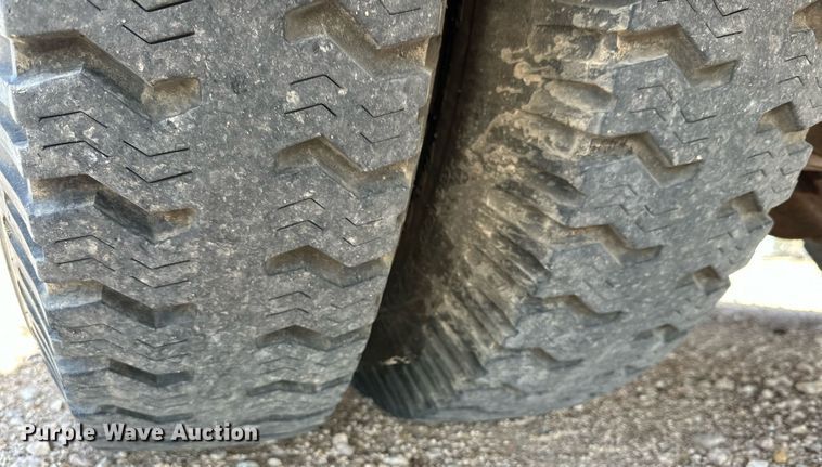 image for item IB9263 1991 GMC C6500 digger derrick truck