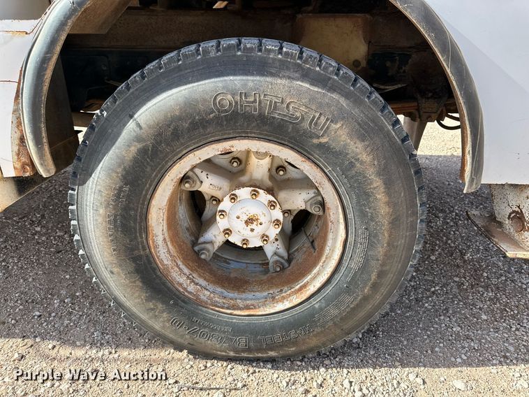 image for item IB9263 1991 GMC C6500 digger derrick truck