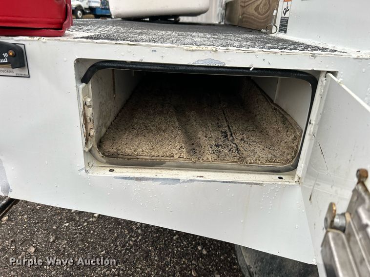 image for item KH9682 2014 Dodge Ram 5500HD bucket truck