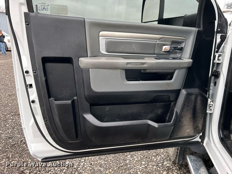 image for item KH9682 2014 Dodge Ram 5500HD bucket truck