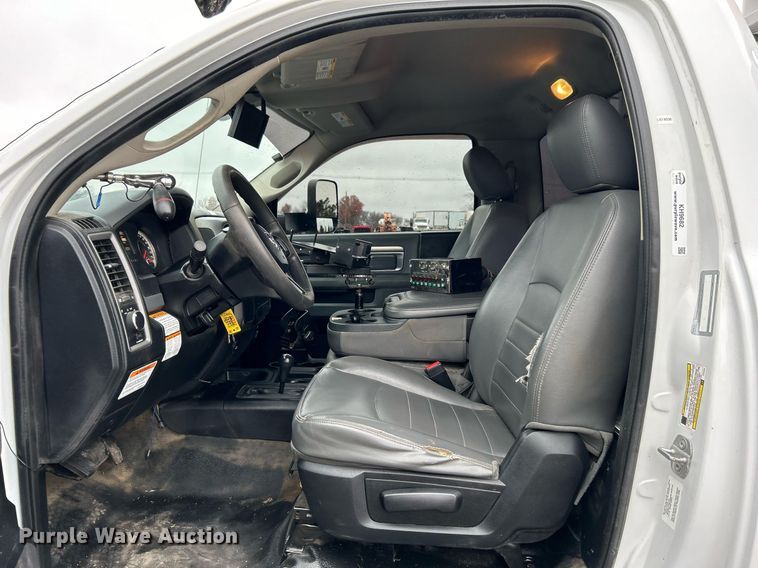 image for item KH9682 2014 Dodge Ram 5500HD bucket truck