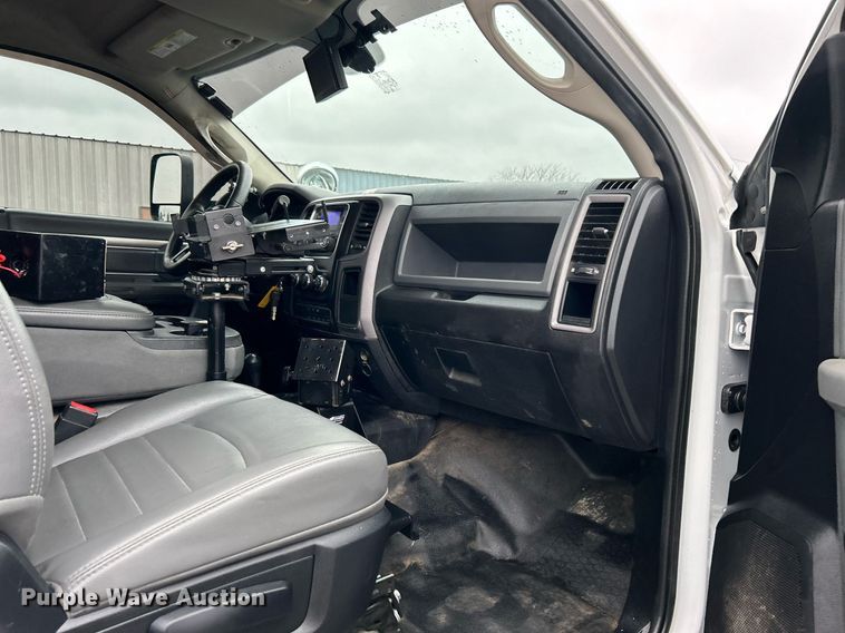 image for item KH9682 2014 Dodge Ram 5500HD bucket truck