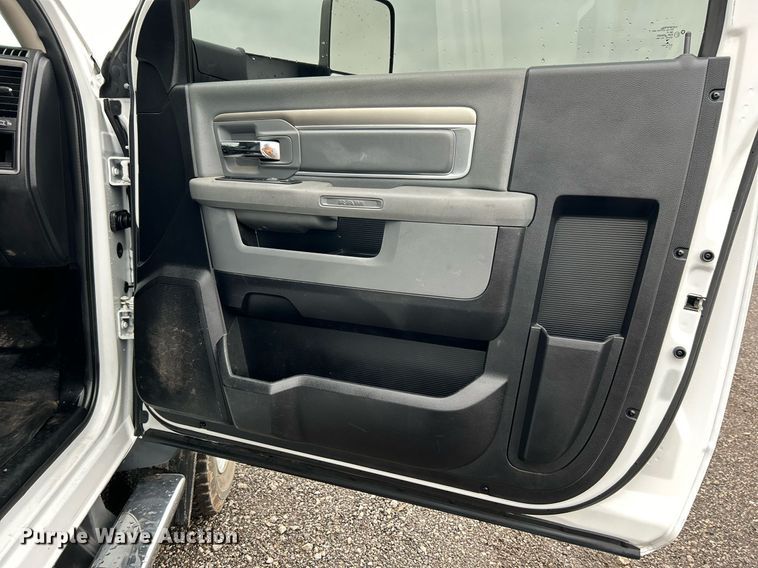 image for item KH9682 2014 Dodge Ram 5500HD bucket truck