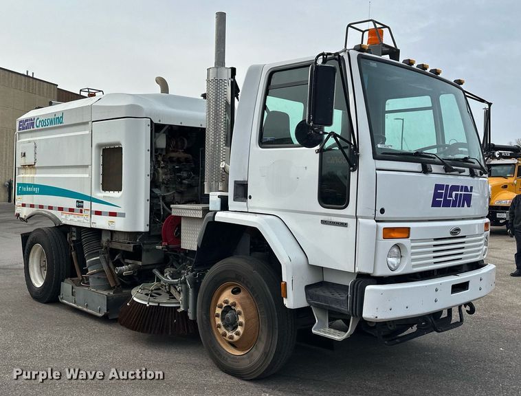 image for item LO9344 Sterling  SC8000 sweeper