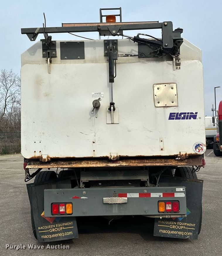 image for item LO9344 Sterling  SC8000 sweeper