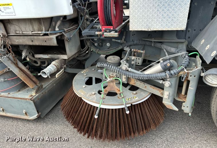 image for item LO9344 Sterling  SC8000 sweeper