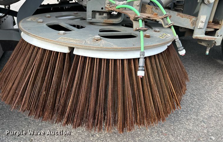 image for item LO9344 Sterling  SC8000 sweeper