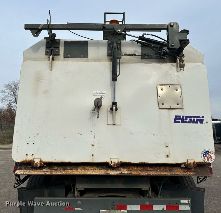 image for item LO9344 Sterling  SC8000 sweeper