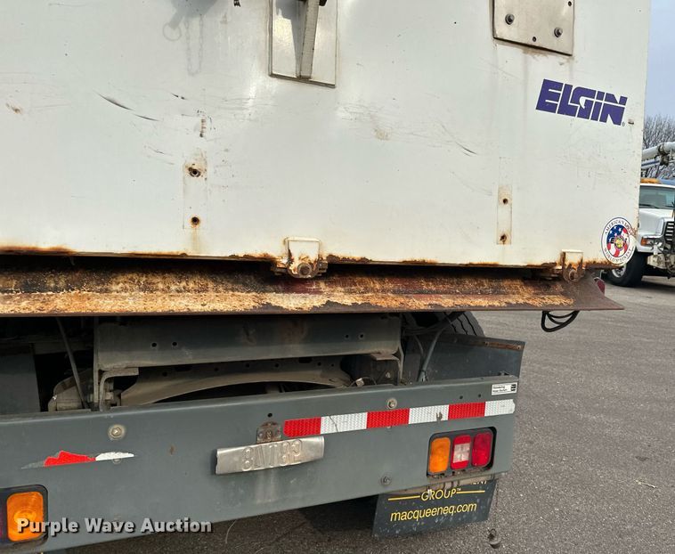 image for item LO9344 Sterling  SC8000 sweeper