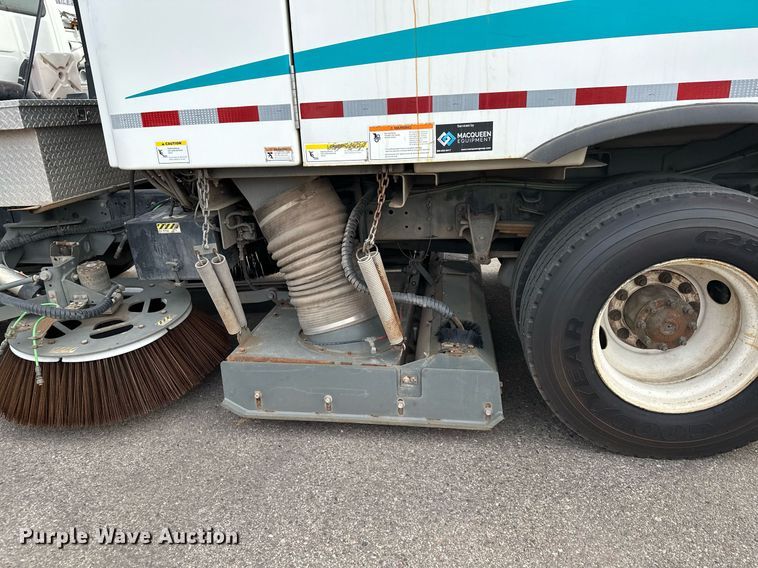 image for item LO9344 Sterling  SC8000 sweeper