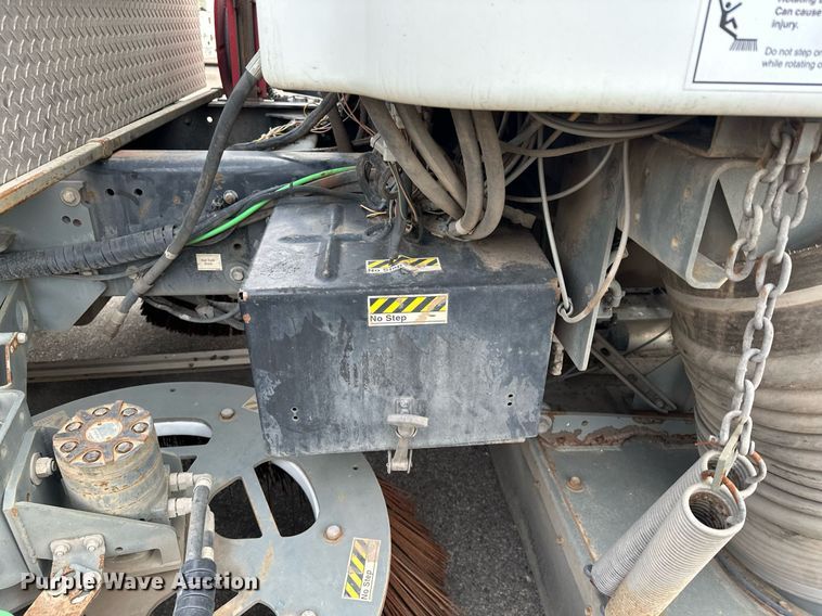 image for item LO9344 Sterling  SC8000 sweeper