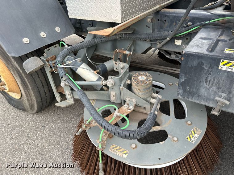 image for item LO9344 Sterling  SC8000 sweeper