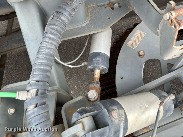 image for item LO9344 Sterling  SC8000 sweeper