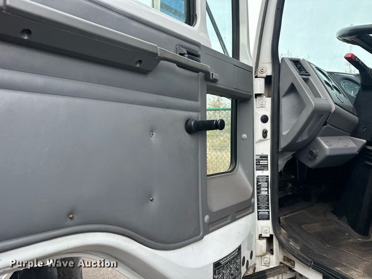 image for item LO9344 Sterling  SC8000 sweeper