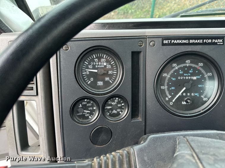 image for item LO9344 Sterling  SC8000 sweeper