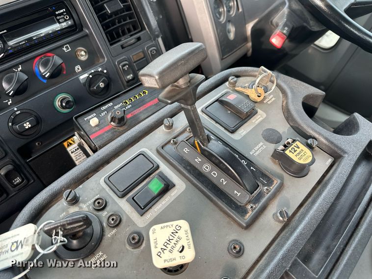 image for item LO9344 Sterling  SC8000 sweeper