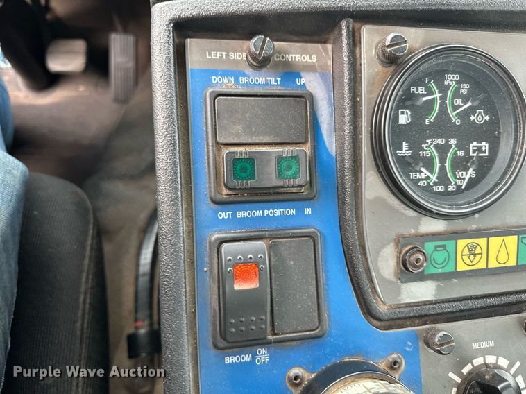 image for item LO9344 Sterling  SC8000 sweeper