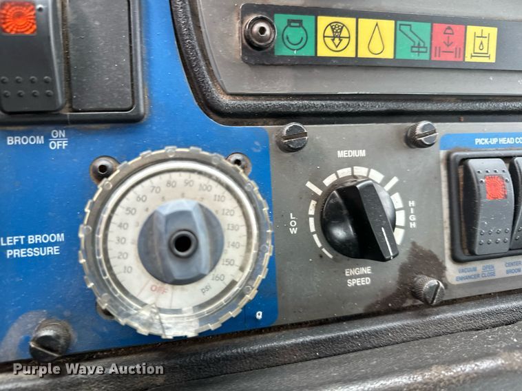 image for item LO9344 Sterling  SC8000 sweeper