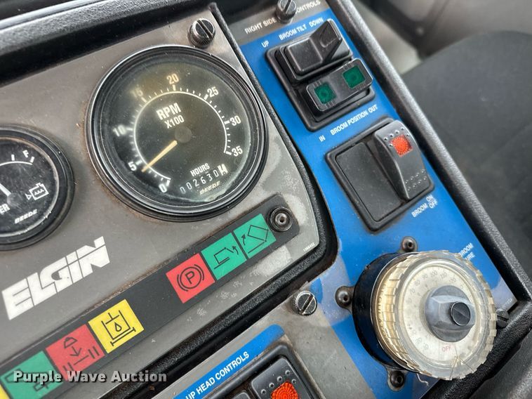 image for item LO9344 Sterling  SC8000 sweeper