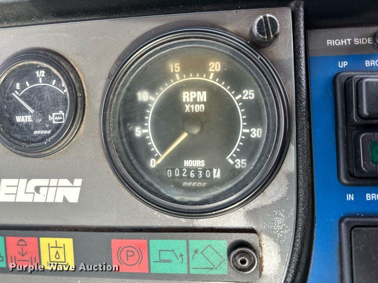 image for item LO9344 Sterling  SC8000 sweeper