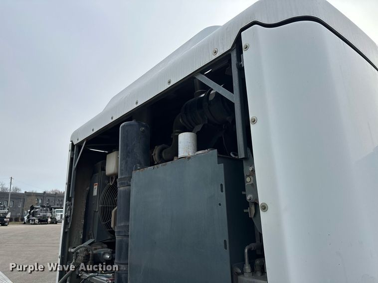 image for item LO9344 Sterling  SC8000 sweeper