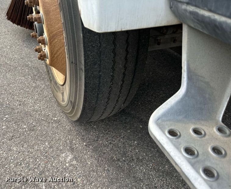 image for item LO9344 Sterling  SC8000 sweeper