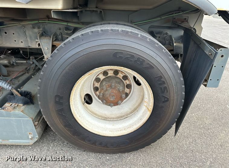 image for item LO9344 Sterling  SC8000 sweeper