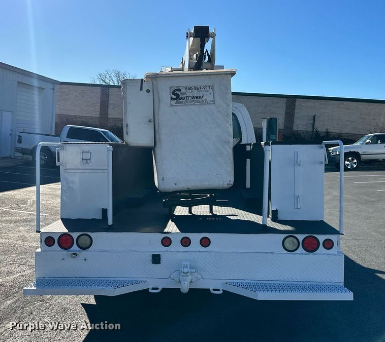 image for item NL9314 2004 GMC C6500  bucket truck