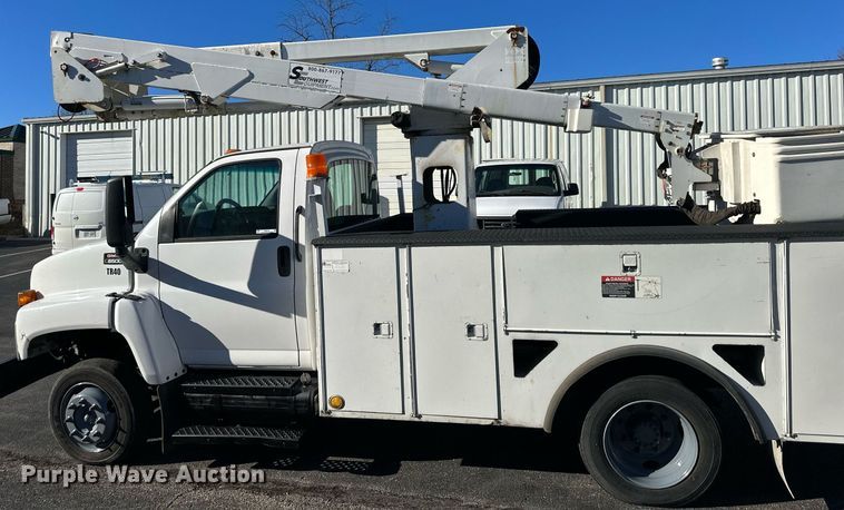 image for item NL9314 2004 GMC C6500  bucket truck