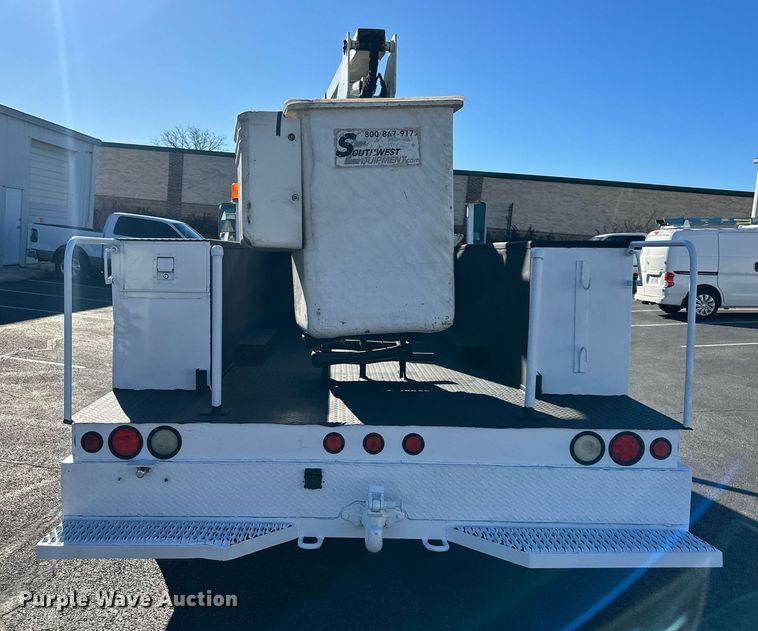 image for item NL9314 2004 GMC C6500  bucket truck